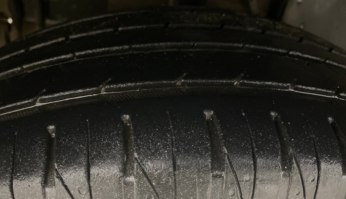 2015 Tata Bolt XMS REVOTRON, Petrol, Manual, 63,768 km, Right Rear Tyre Tread