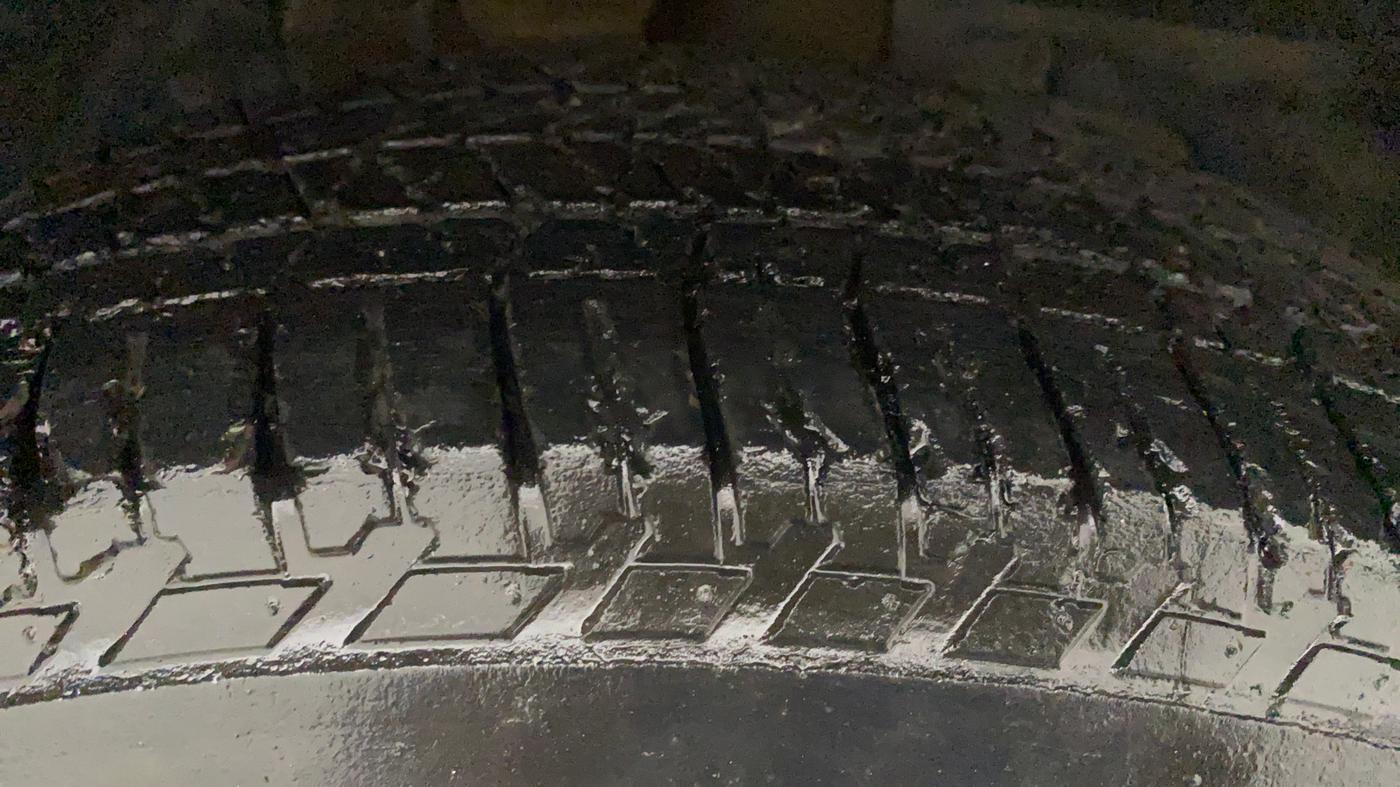 2016 Mahindra XUV500 W10 AT, Diesel, Automatic, 73,995 km, Left Front Tyre Tread