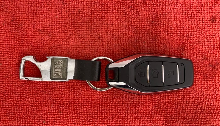 2016 Mahindra XUV500 W10 AT, Diesel, Automatic, 73,995 km, Key Close Up