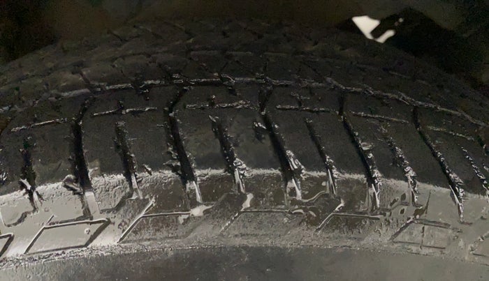 2016 Mahindra XUV500 W10 AT, Diesel, Automatic, 73,995 km, Left Rear Tyre Tread