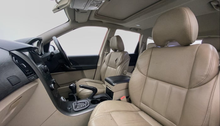 2016 Mahindra XUV500 W10 AT, Diesel, Automatic, 73,995 km, Right Side Front Door Cabin