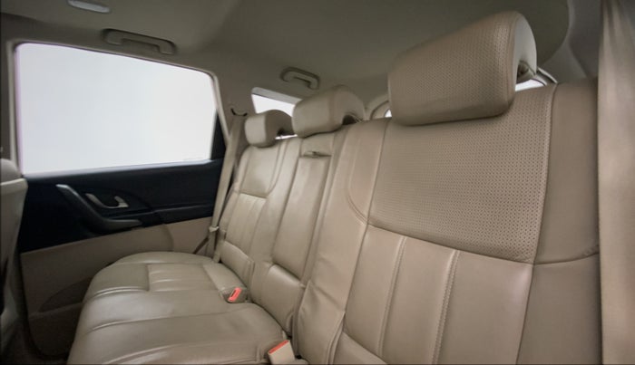 2016 Mahindra XUV500 W10 AT, Diesel, Automatic, 73,995 km, Right Side Rear Door Cabin