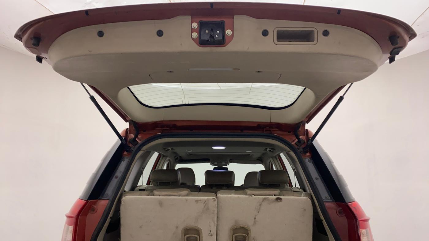 2016 Mahindra XUV500 W10 AT, Diesel, Automatic, 73,995 km, Boot Door Open