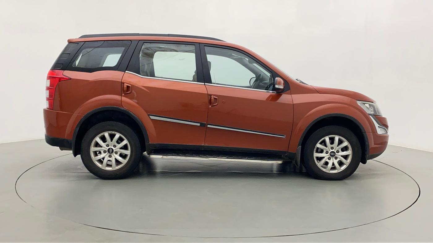 2016 Mahindra XUV500 W10 AT, Diesel, Automatic, 73,995 km, Right Side