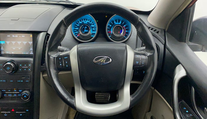 2016 Mahindra XUV500 W10 AT, Diesel, Automatic, 73,995 km, Steering Wheel Close Up