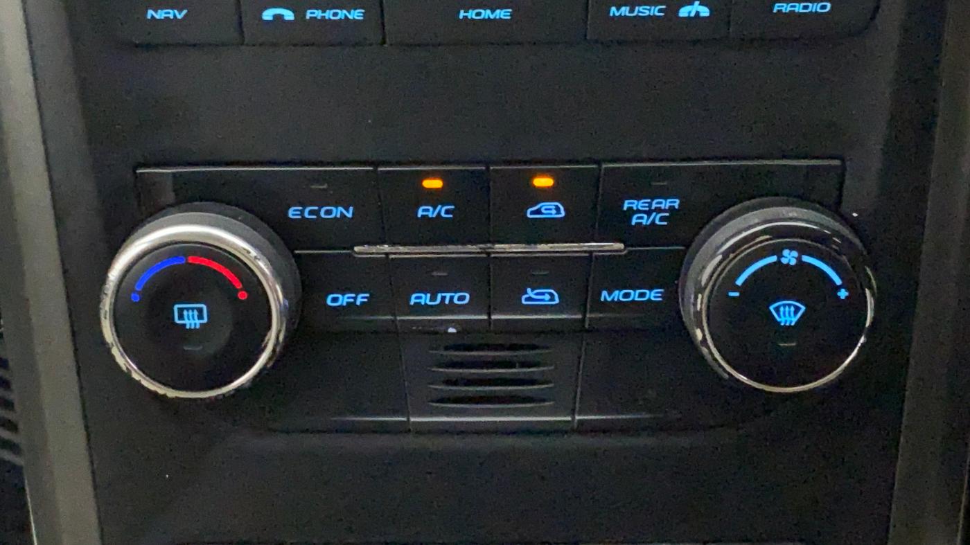 2016 Mahindra XUV500 W10 AT, Diesel, Automatic, 73,995 km, Automatic Climate Control