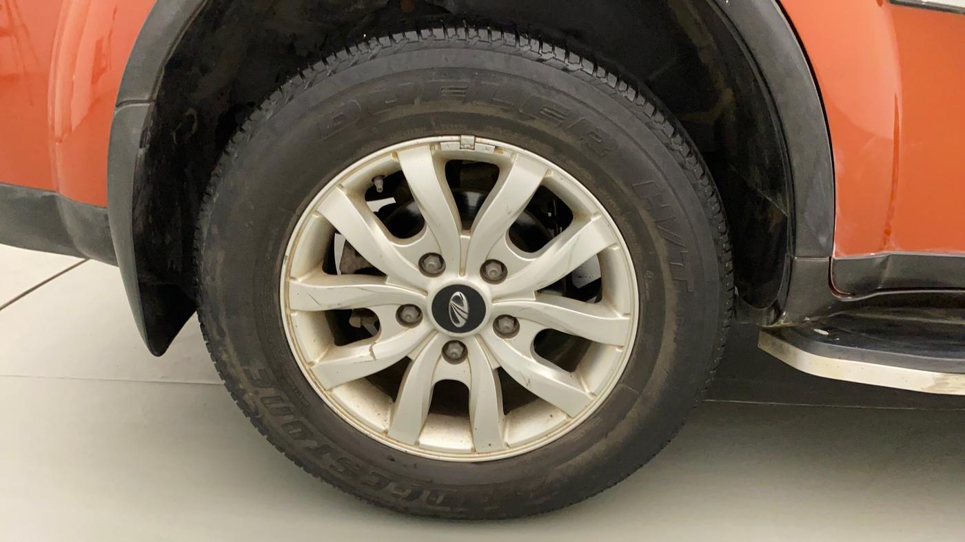 2016 Mahindra XUV500 W10 AT, Diesel, Automatic, 73,995 km, Right Rear Wheel