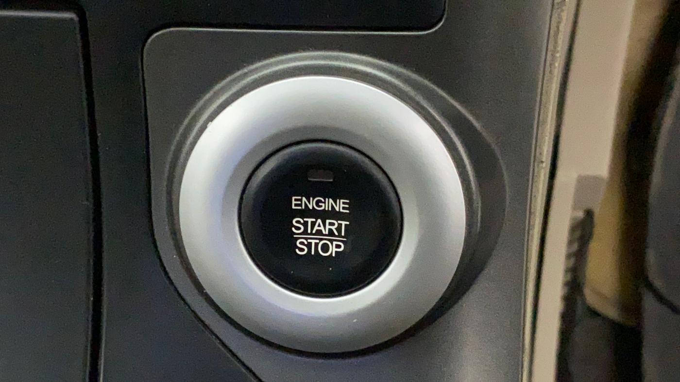 2016 Mahindra XUV500 W10 AT, Diesel, Automatic, 73,995 km, Keyless Start/ Stop Button