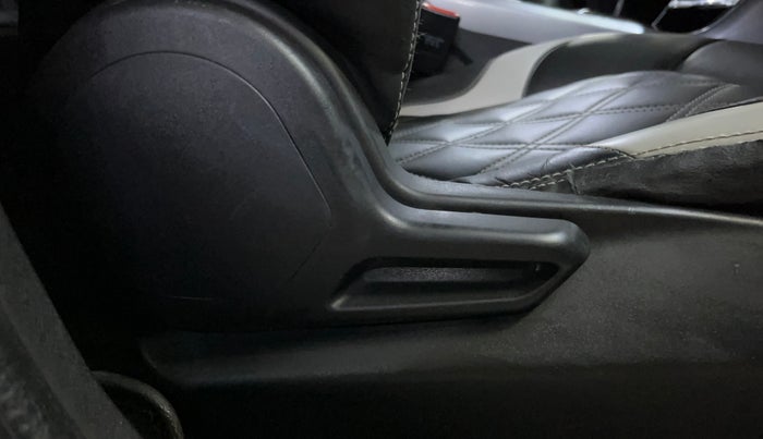 2022 Tata NEXON XMA SUNROOF DIESEL, Diesel, Automatic, 77,095 km, Driver Side Adjustment Panel