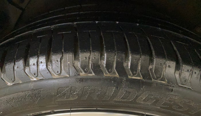 2015 Hyundai Verna FLUIDIC 4S 1.6 VTVT S(O), Petrol, Manual, 59,569 km, Right Rear Tyre Tread