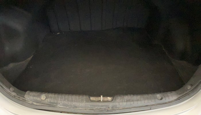 2015 Hyundai Verna FLUIDIC 4S 1.6 VTVT S(O), Petrol, Manual, 59,569 km, Boot Inside