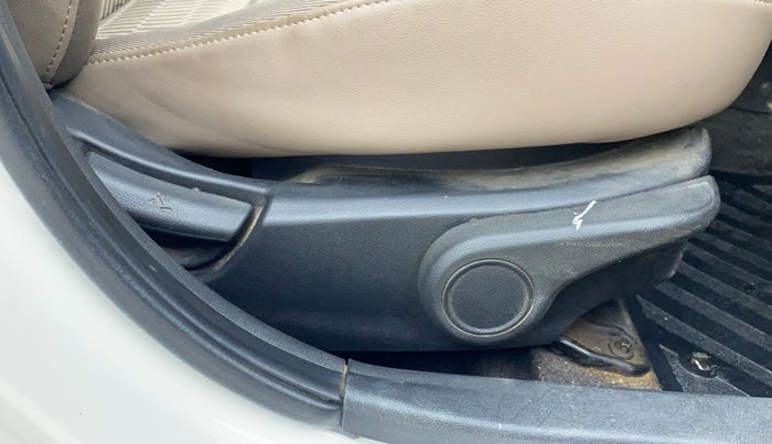 2017 Hyundai Xcent SX 1.2, CNG, Manual, 78,345 km, Driver Side Adjustment Panel