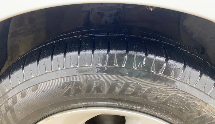 2017 Hyundai Xcent SX 1.2, CNG, Manual, 78,345 km, Right Front Tyre Tread