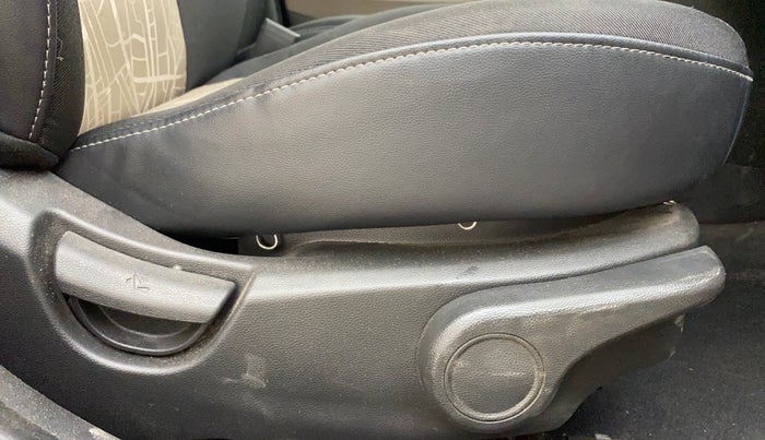 2019 Hyundai Grand i10 ASTA 1.2 KAPPA VTVT, Petrol, Manual, 22,337 km, Driver Side Adjustment Panel