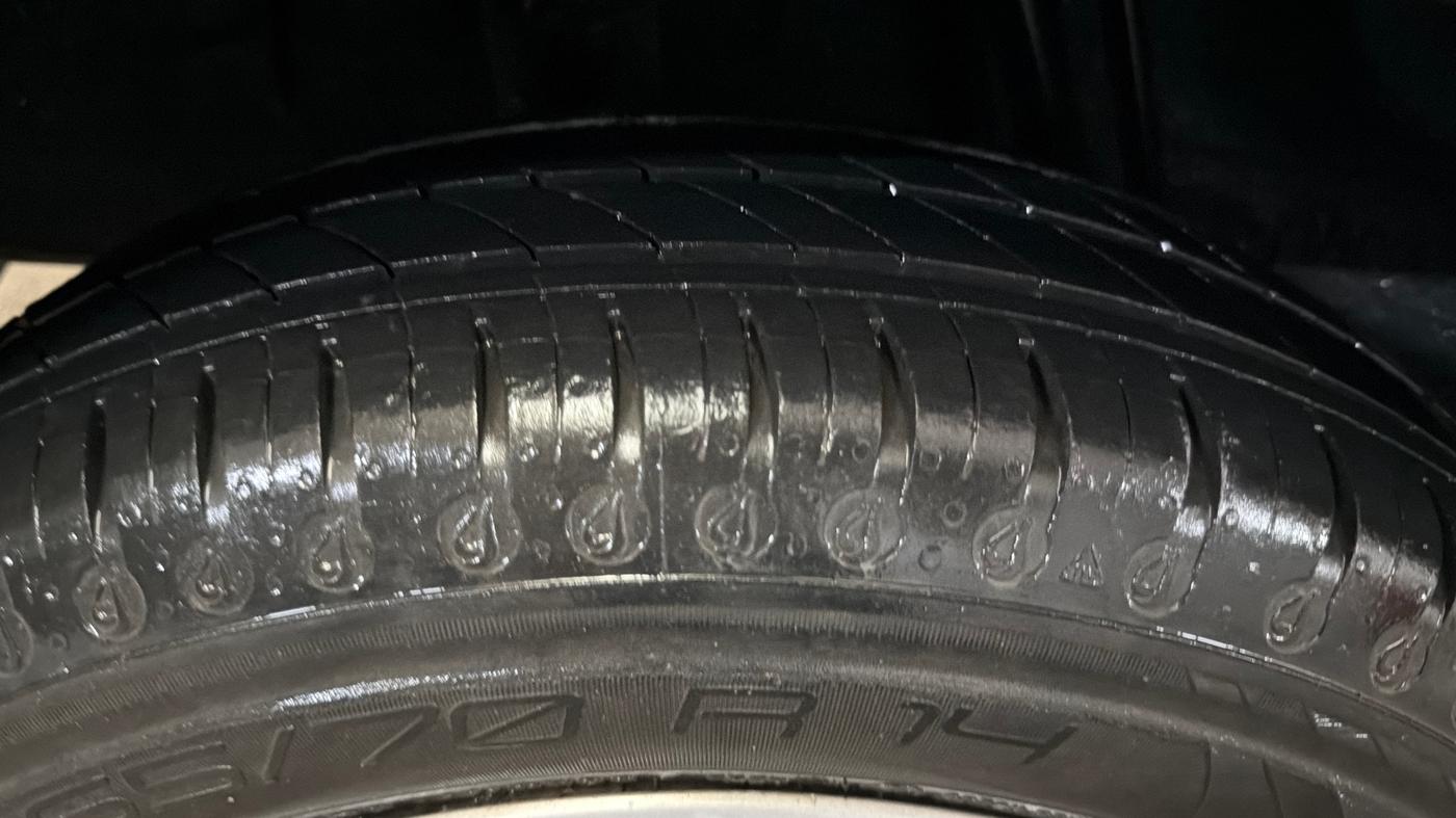 2020 Renault Kwid RXT 1.0 (O), Petrol, Manual, 27,837 km, Right Rear Tyre Tread