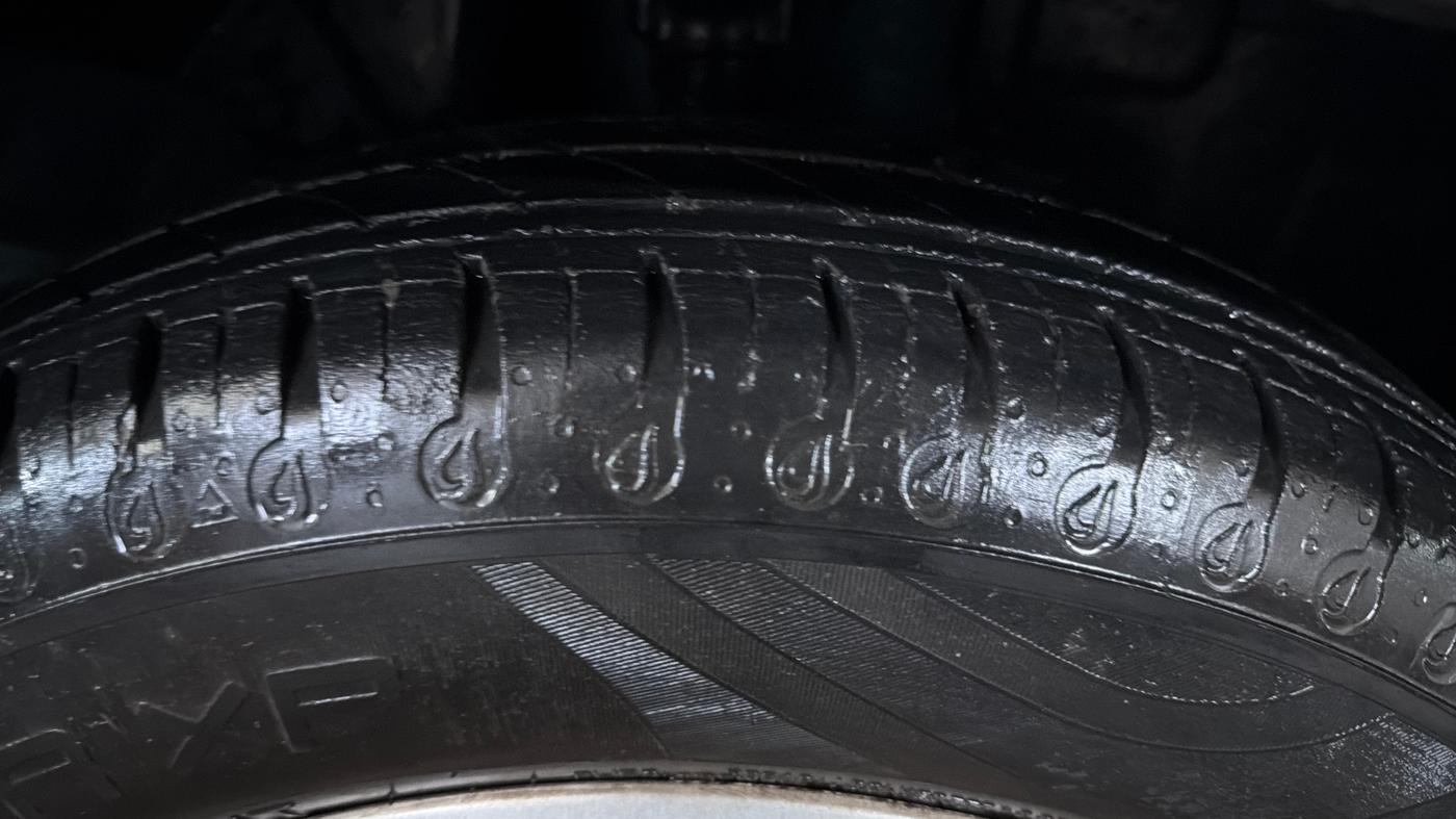 2020 Renault Kwid RXT 1.0 (O), Petrol, Manual, 27,837 km, Right Front Tyre Tread