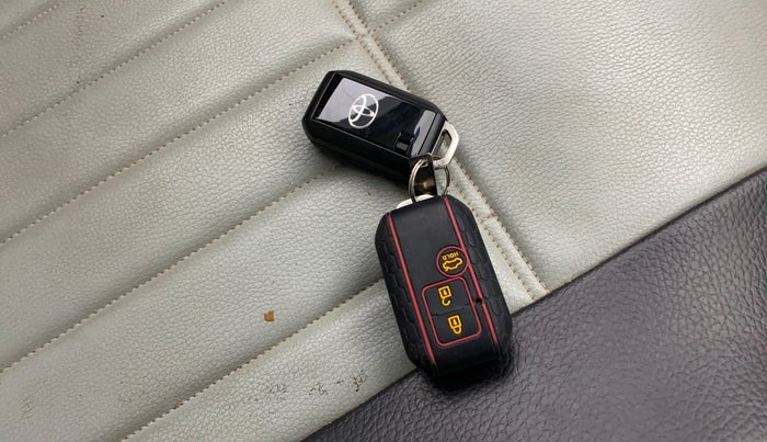 2023 Toyota URBAN CRUISER HYRYDER S AT NEO DRIVE, Petrol, Automatic, 24,123 km, Key Close Up