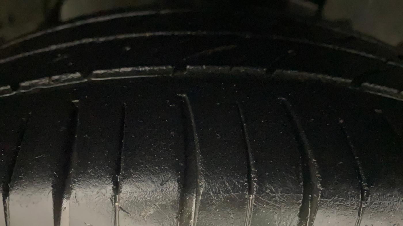 2017 Ford New Figo TITANIUM 1.5 PETROL AT, Petrol, Automatic, 81,682 km, Right Front Tyre Tread
