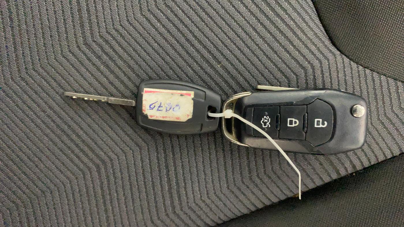 2017 Ford New Figo TITANIUM 1.5 PETROL AT, Petrol, Automatic, 81,682 km, Key Close Up