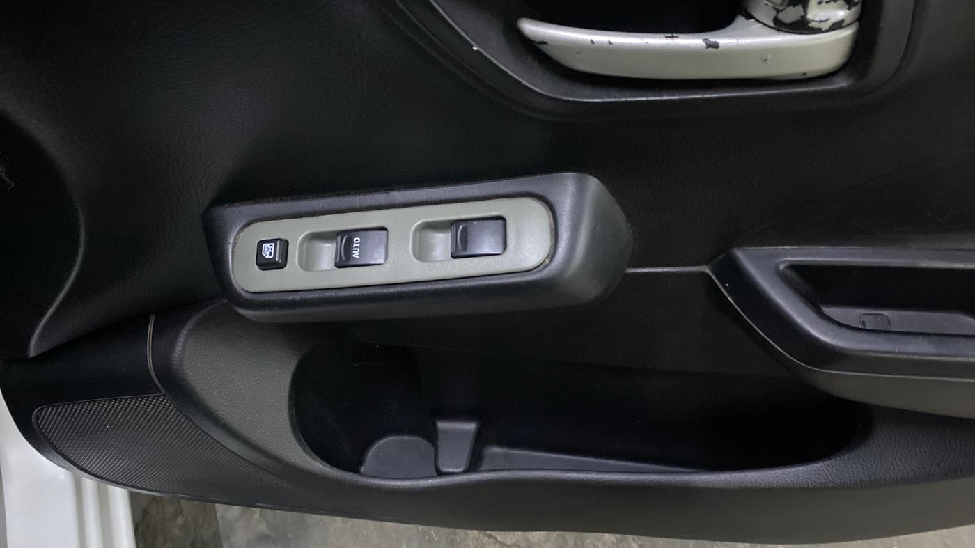2012 Maruti Swift LDI, Diesel, Manual, 1,27,114 km, Driver Side Door Panels Control