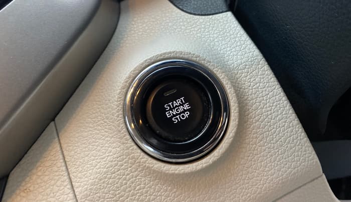 2023 Mahindra XUV300 W8 (O) 1.2 PETROL, Petrol, Manual, 34,807 km, Keyless Start/ Stop Button