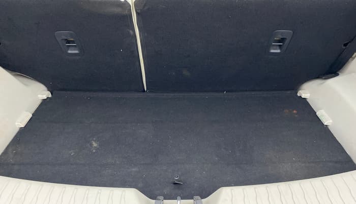 2023 Mahindra XUV300 W8 (O) 1.2 PETROL, Petrol, Manual, 34,807 km, Boot Inside