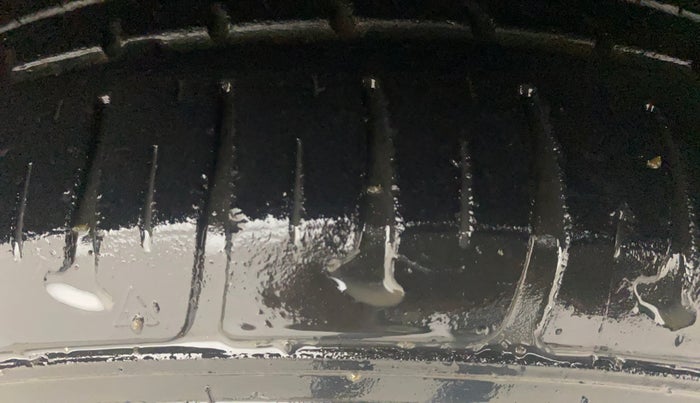 2016 Hyundai Grand i10 ASTA (O) AT 1.2 KAPPA VTVT, Petrol, Automatic, 28,318 km, Right Front Tyre Tread