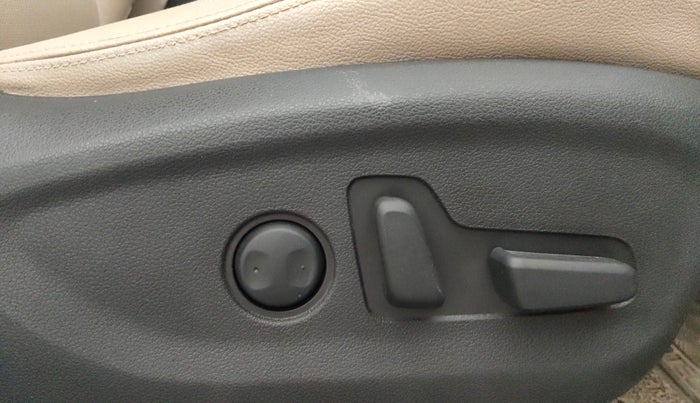 2018 Hyundai Tucson 2WD AT GL PETROL , Petrol, Automatic, 81,573 km, Driver Side Adjustment Panel