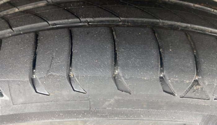 2018 Tata NEXON XZ PLUS PETROL, Petrol, Manual, 1,08,610 km, Right Front Tyre Tread