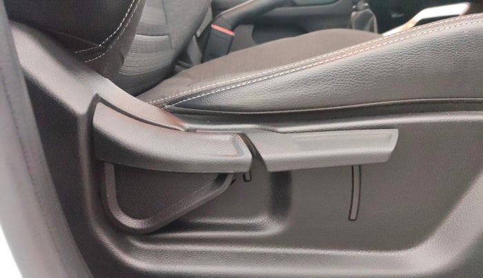 2021 KIA SONET HTK PLUS 1.2, Petrol, Manual, 42,005 km, Driver Side Adjustment Panel