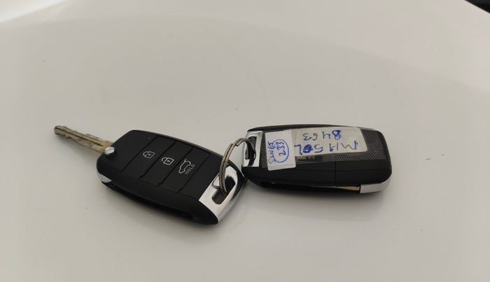 2021 KIA SONET HTK PLUS 1.2, Petrol, Manual, 42,005 km, Key Close Up