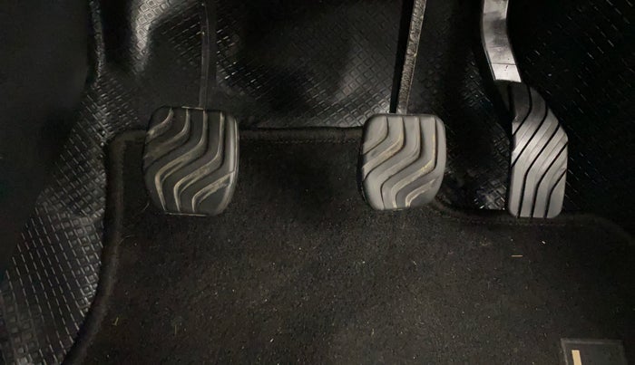 2022 Renault TRIBER RXZ, Petrol, Manual, 19,954 km, Pedals