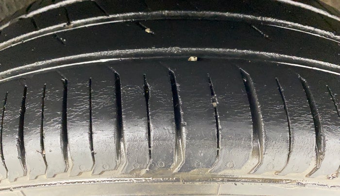 2022 Renault TRIBER RXZ, Petrol, Manual, 19,954 km, Left Rear Tyre Tread