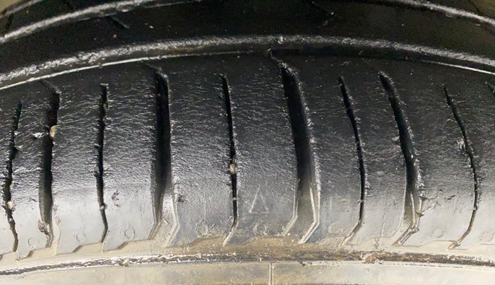 2022 Renault TRIBER RXZ, Petrol, Manual, 19,954 km, Right Front Tyre Tread