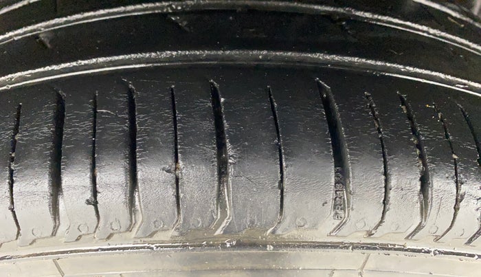 2022 Renault TRIBER RXZ, Petrol, Manual, 19,954 km, Right Rear Tyre Tread