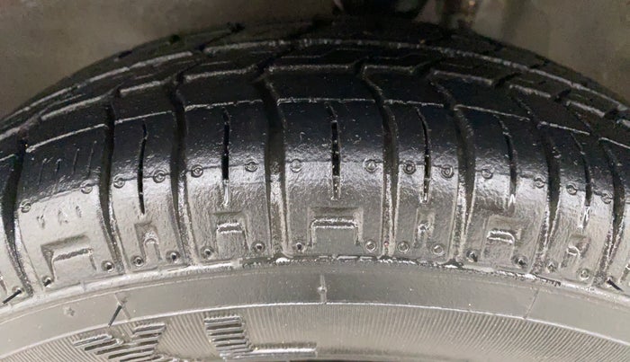 2017 Maruti Alto 800 LXI, Petrol, Manual, 4,974 km, Left Front Tyre Tread