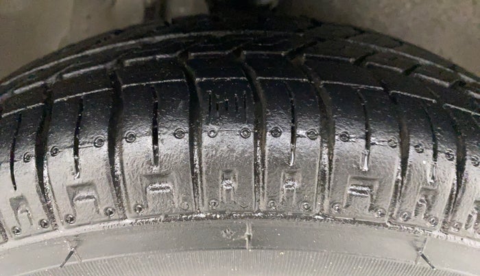 2017 Maruti Alto 800 LXI, Petrol, Manual, 4,974 km, Right Front Tyre Tread