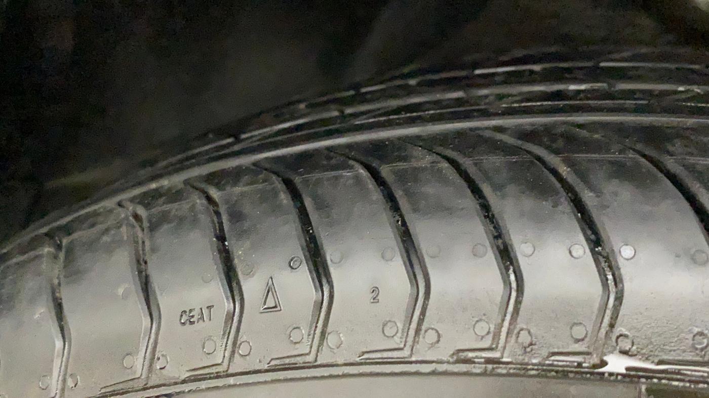 2022 Maruti Vitara Brezza VXI AT SHVS, Petrol, Automatic, 1,402 km, Right Front Tyre Tread
