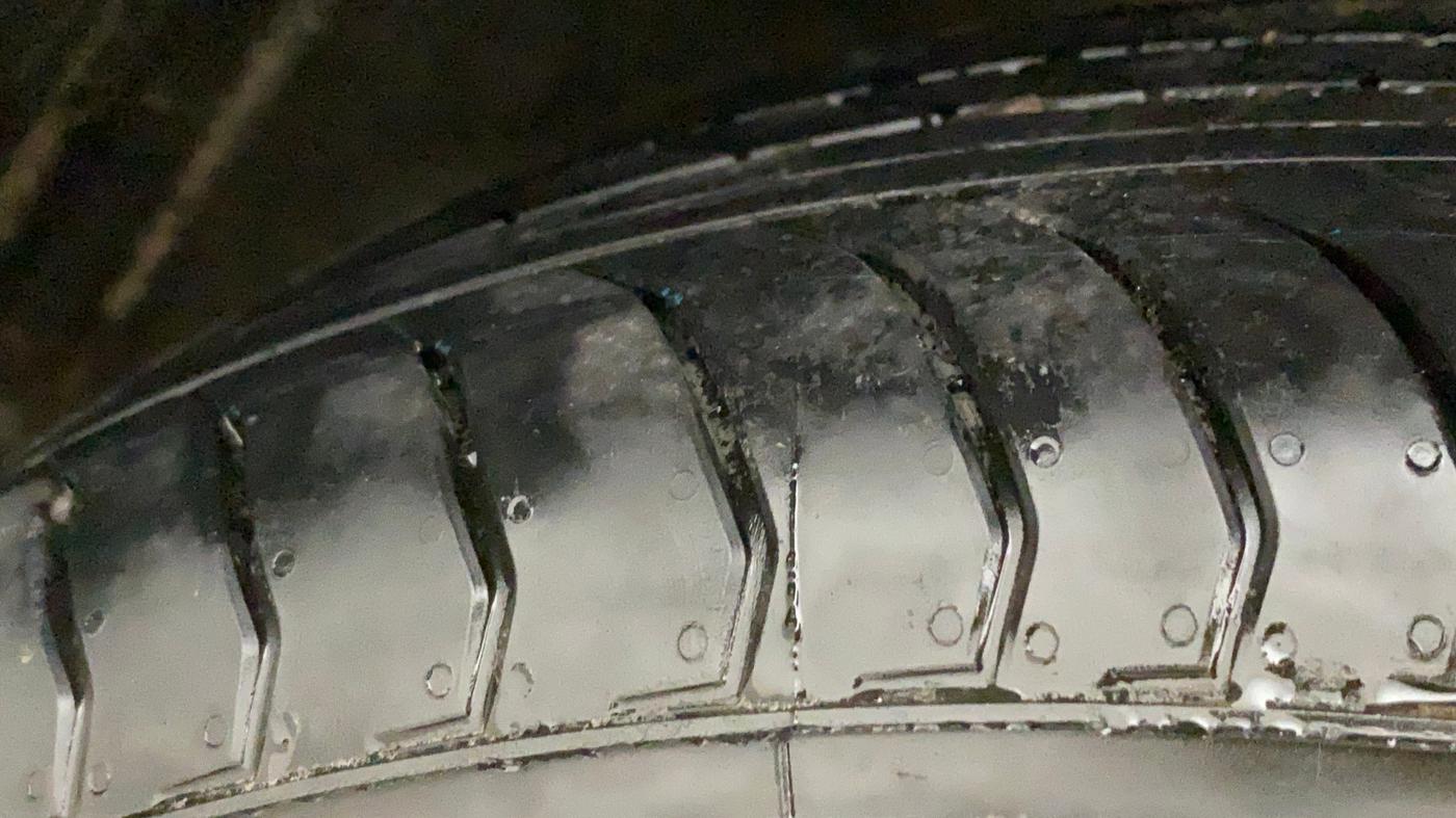 2022 Maruti Vitara Brezza VXI AT SHVS, Petrol, Automatic, 1,402 km, Left Rear Tyre Tread