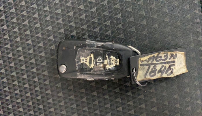 2017 Tata Tiago XZA PETROL, CNG, Automatic, 1,09,635 km, Key Close Up