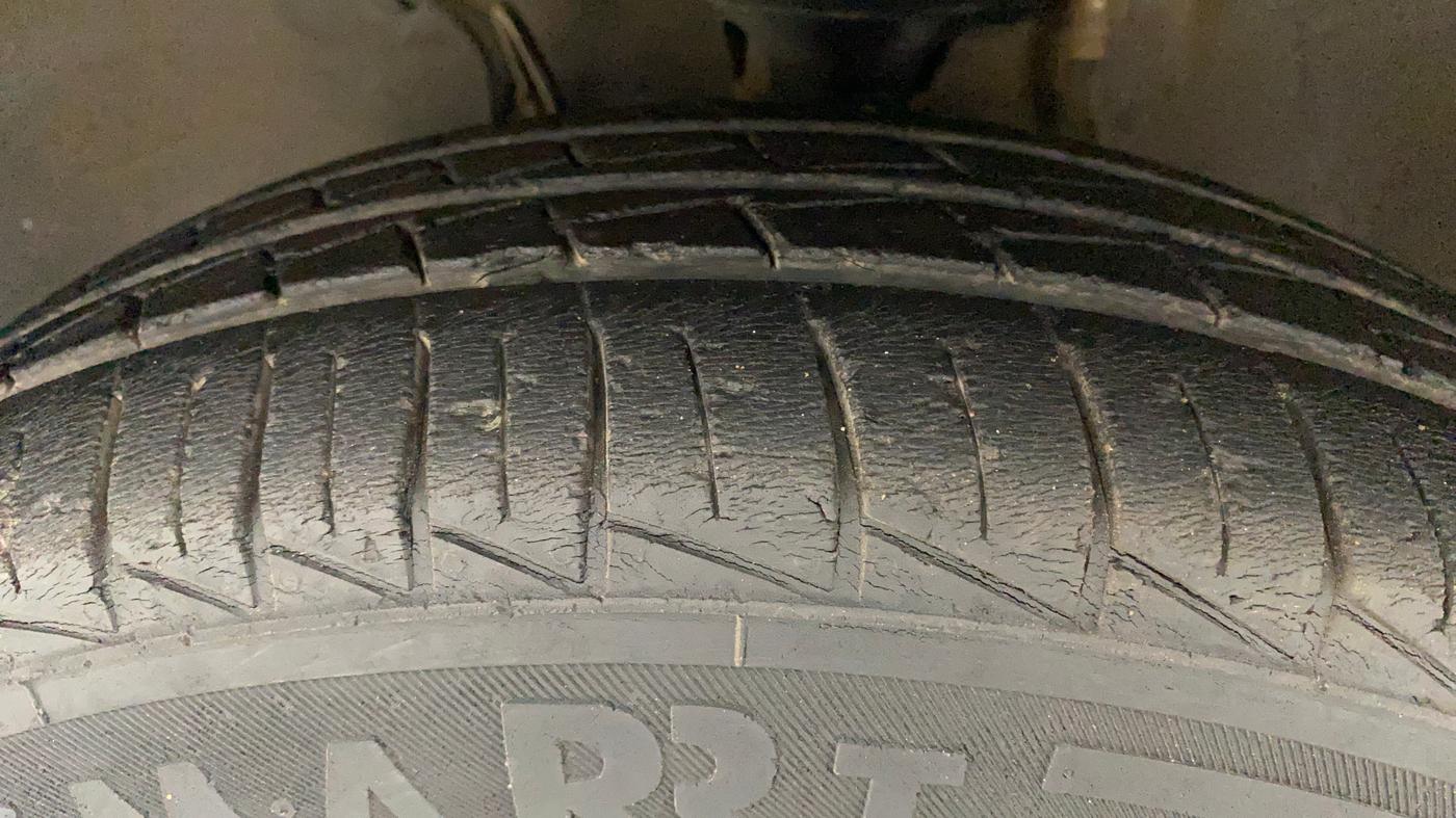 2019 Maruti Alto VXI, Petrol, Manual, 10,041 km, Left Front Tyre Tread