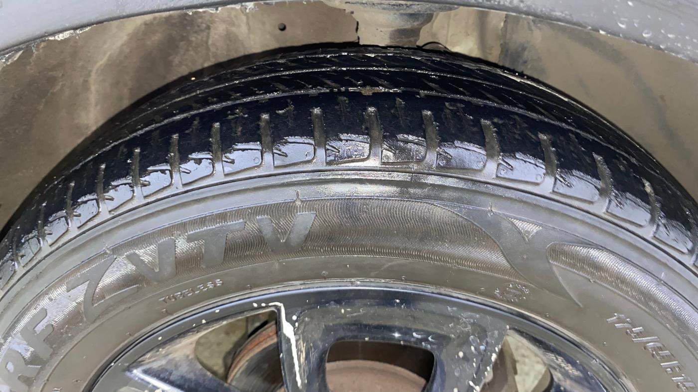 2017 Maruti IGNIS ALPHA 1.2 AMT, CNG, Automatic, 75,318 km, Right Front Tyre Tread