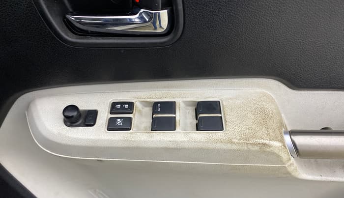 2017 Maruti IGNIS ALPHA 1.2 AMT, CNG, Automatic, 75,201 km, Driver Side Door Panels Control