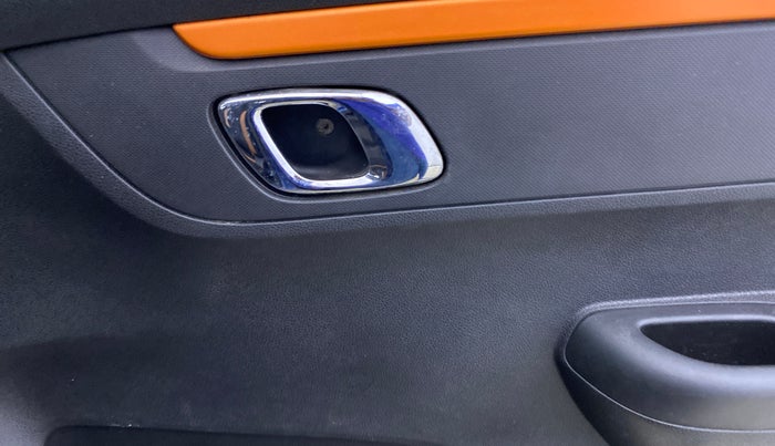 2020 Renault Kwid CLIMBER 1.0 AMT (O), Petrol, Automatic, 19,220 km, Driver Side Door Panels Control