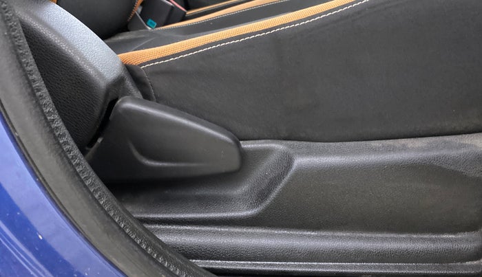 2020 Renault Kwid CLIMBER 1.0 AMT (O), Petrol, Automatic, 19,220 km, Driver Side Adjustment Panel