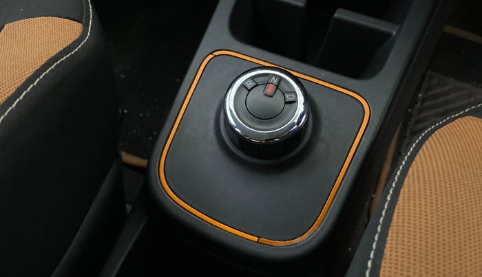 2020 Renault Kwid CLIMBER 1.0 AMT (O), Petrol, Automatic, 19,220 km, Gear Lever