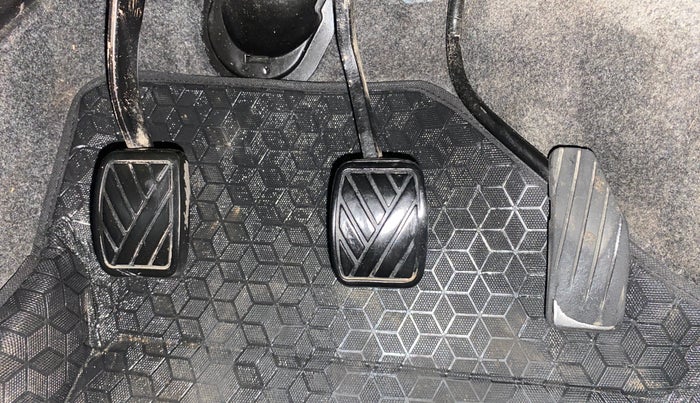 2012 Maruti Wagon R 1.0 VXI, Petrol, Manual, 99,902 km, Pedals