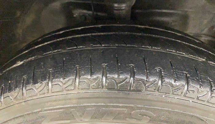 2012 Maruti Wagon R 1.0 VXI, Petrol, Manual, 99,902 km, Right Front Tyre Tread