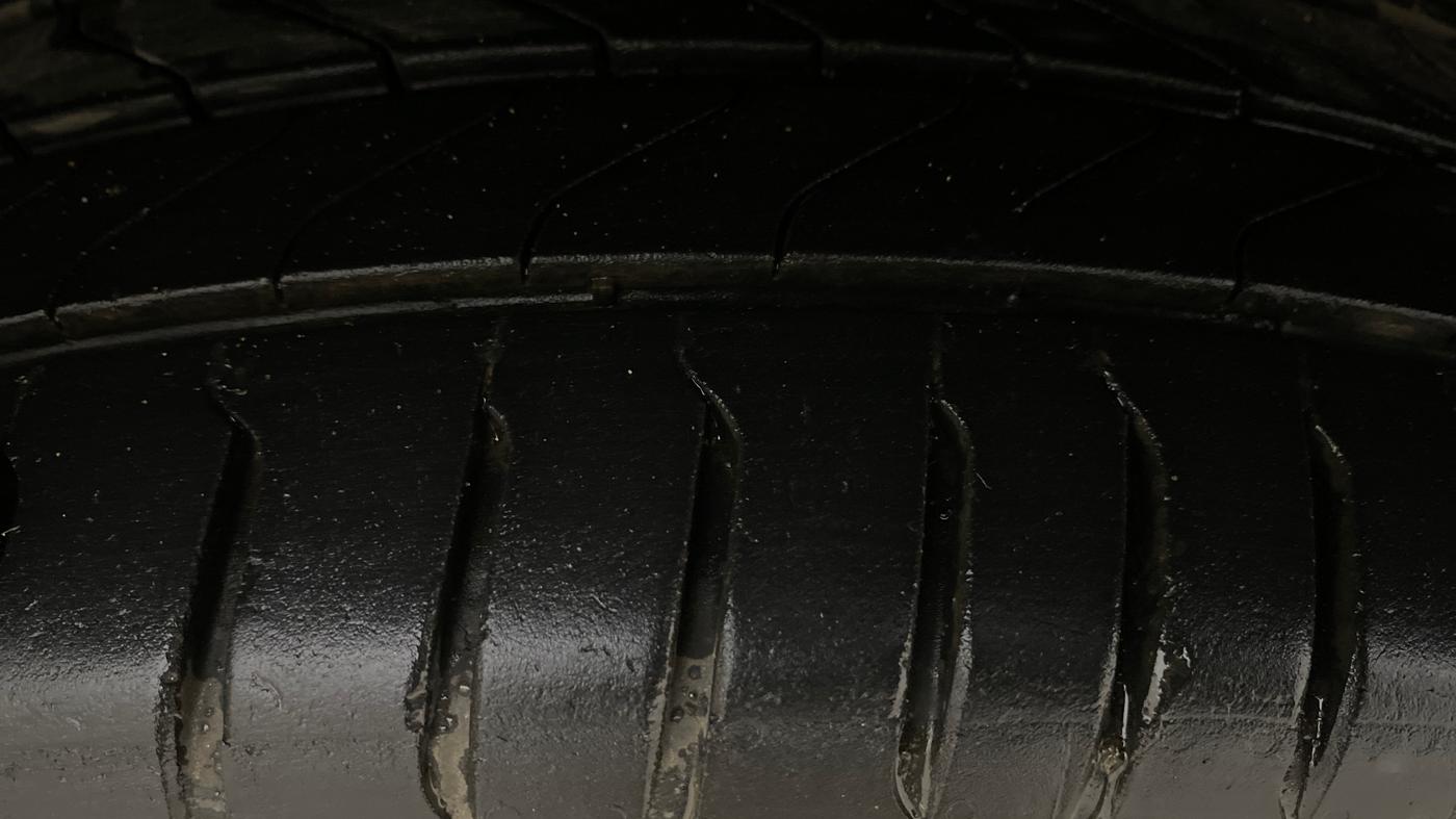 2019 Hyundai Elite i20 ASTA (O) CVT, Petrol, Automatic, 58,477 km, Left Front Tyre Tread