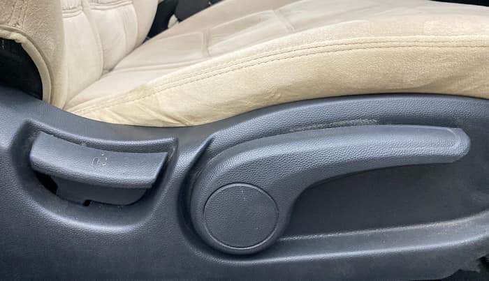 2019 Hyundai Elite i20 ASTA (O) CVT, Petrol, Automatic, 58,477 km, Driver Side Adjustment Panel